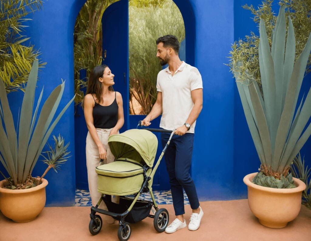 Famiglia in viaggio a Marrakech con un bebè